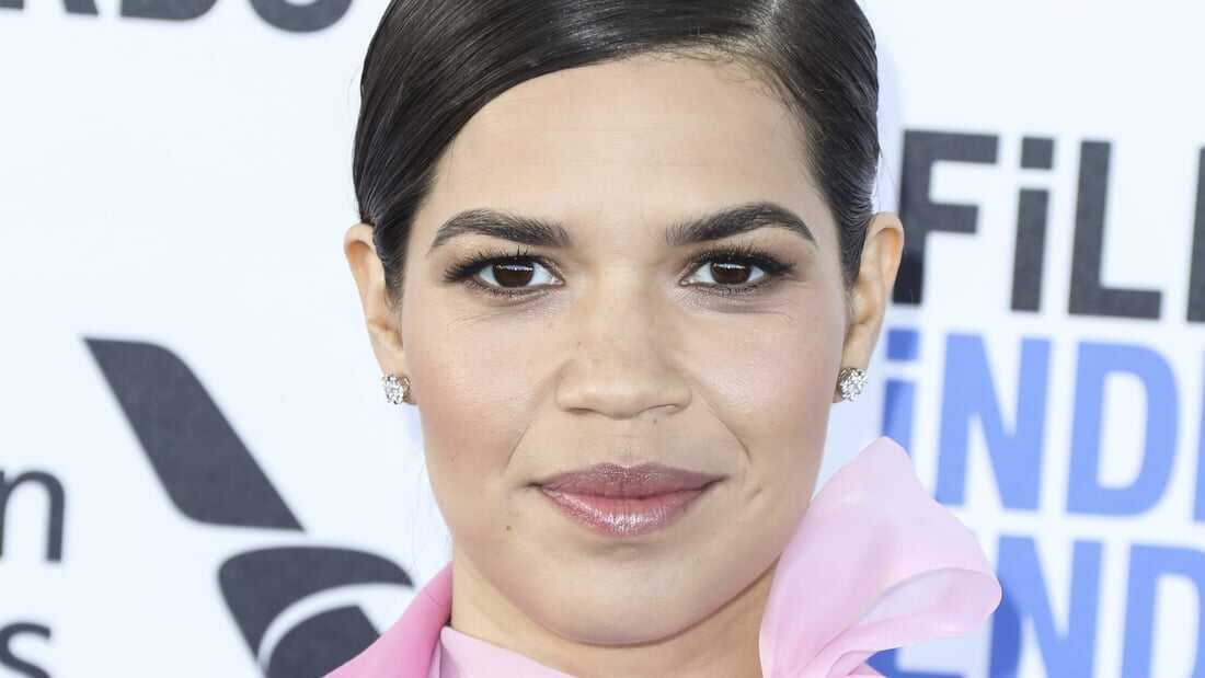 America Ferrera - 5'1"