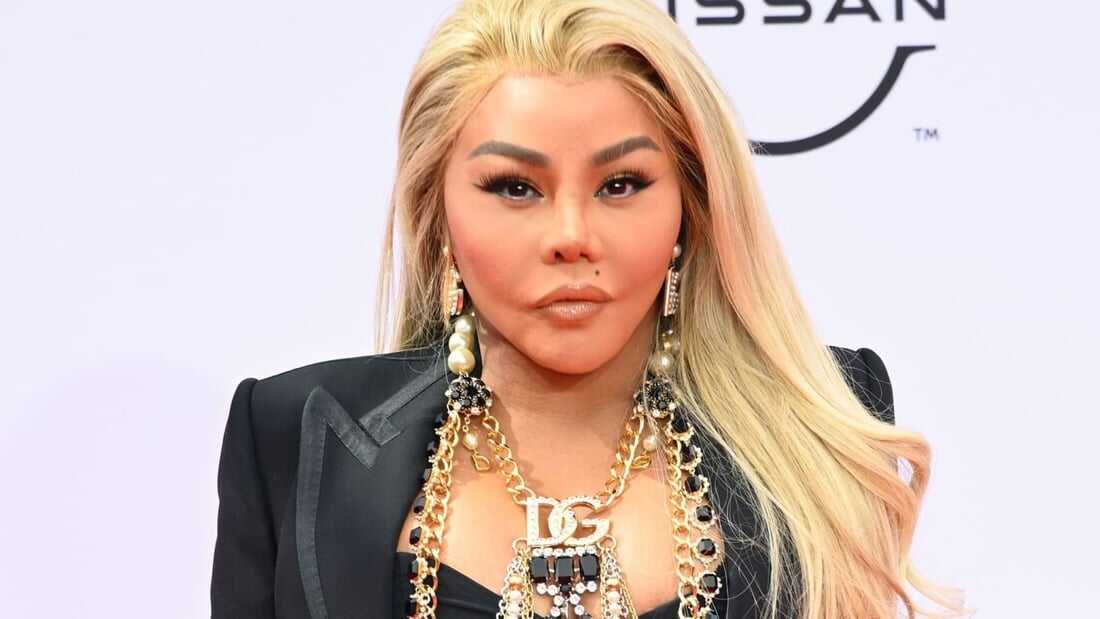 Lil' Kim - 4'11"