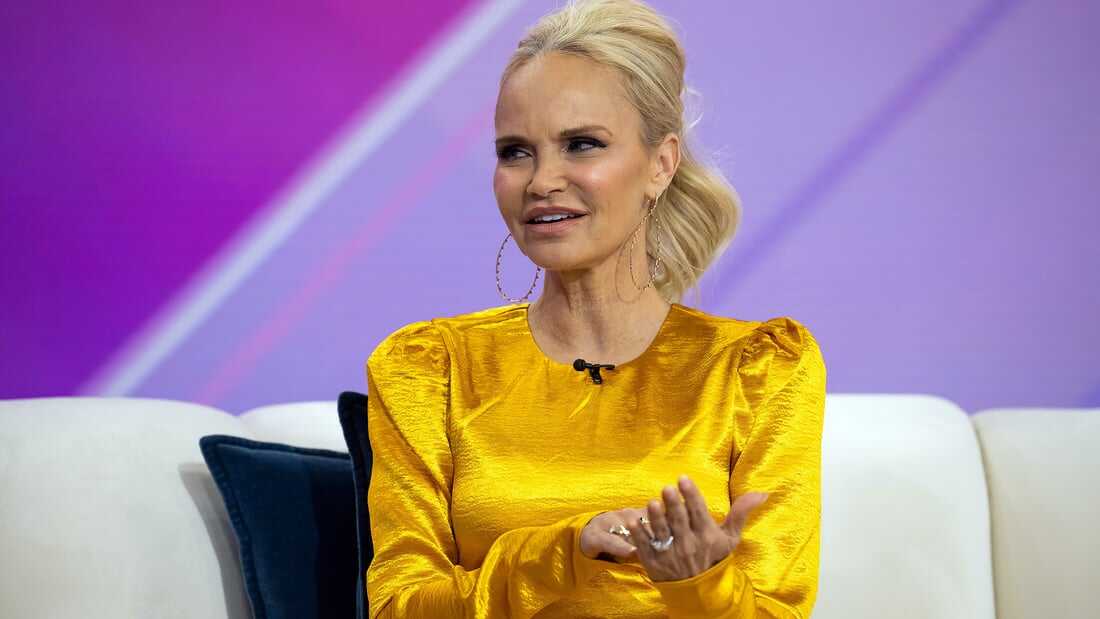 Kristin Chenoweth - 4'11"