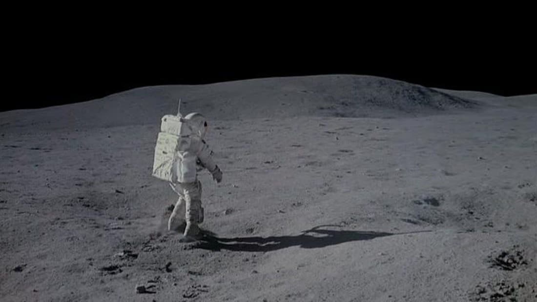 Magnificent Desolation: Walking On the Moon (2005)