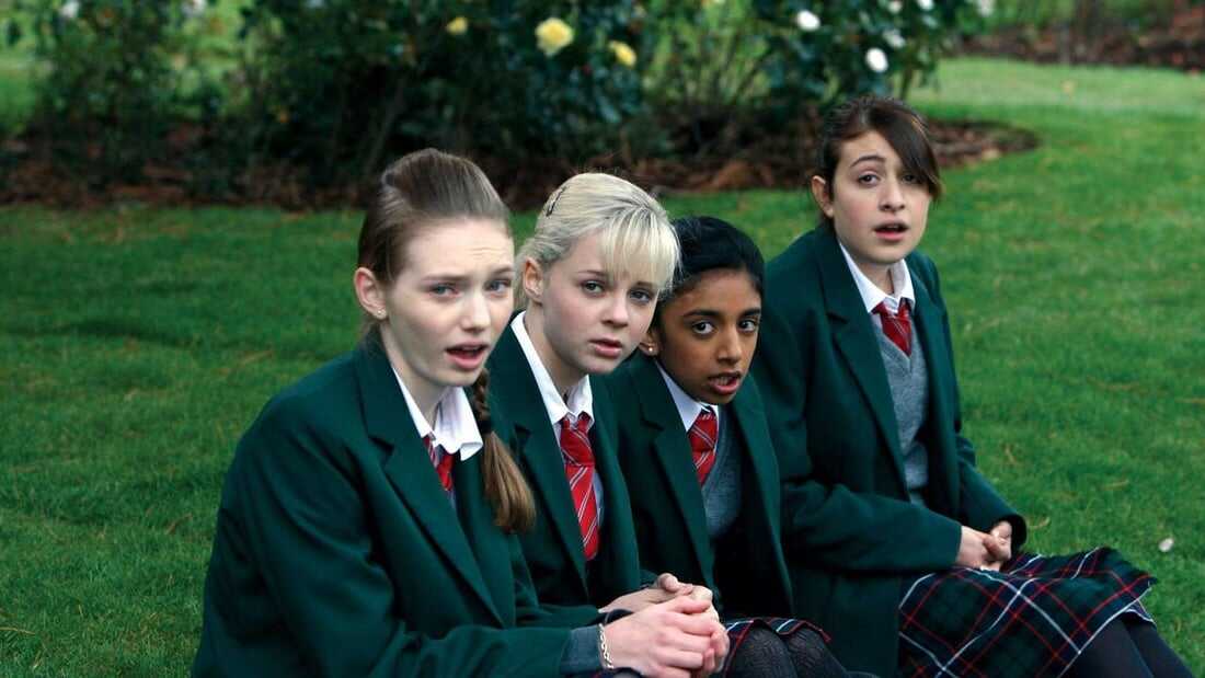 Angus, Thongs and Perfect Snogging (2008)