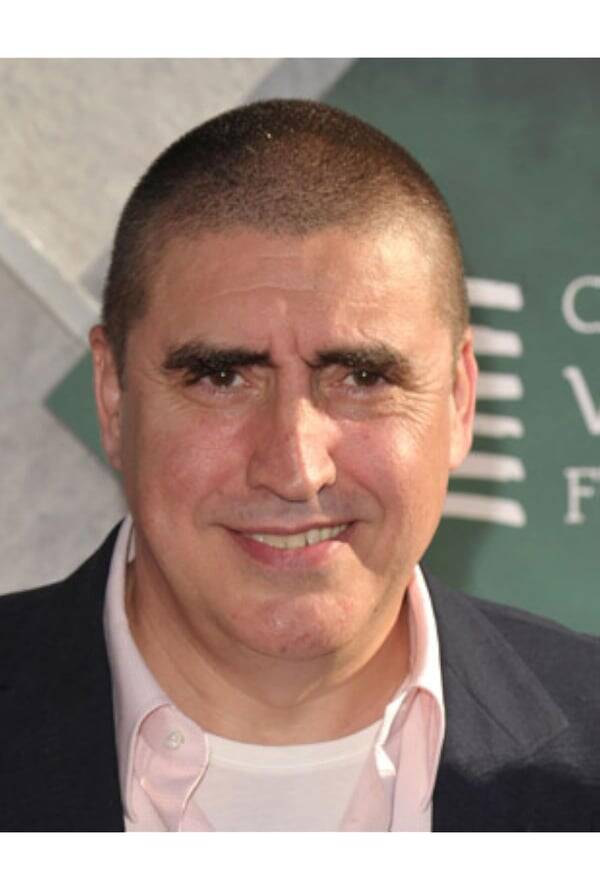  Alfred Molina