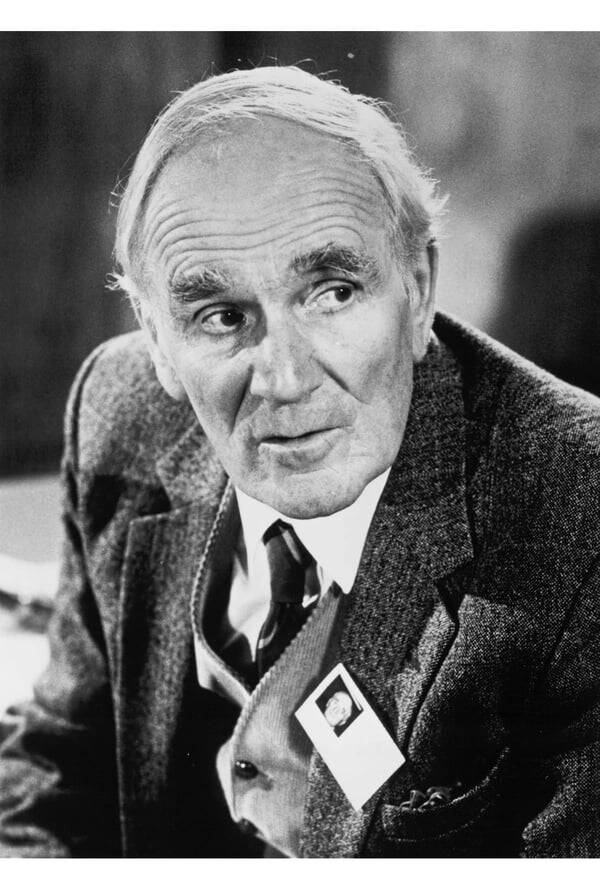 Desmond Llewelyn
