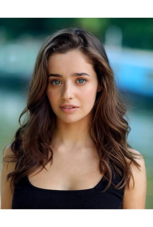 Holly Earl