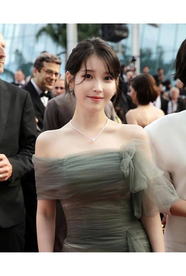 IU